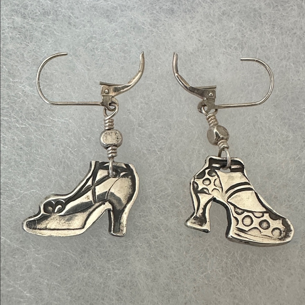 Vintage Art Deco Dangle She Earrings signed by artist - Picture 3 of 3